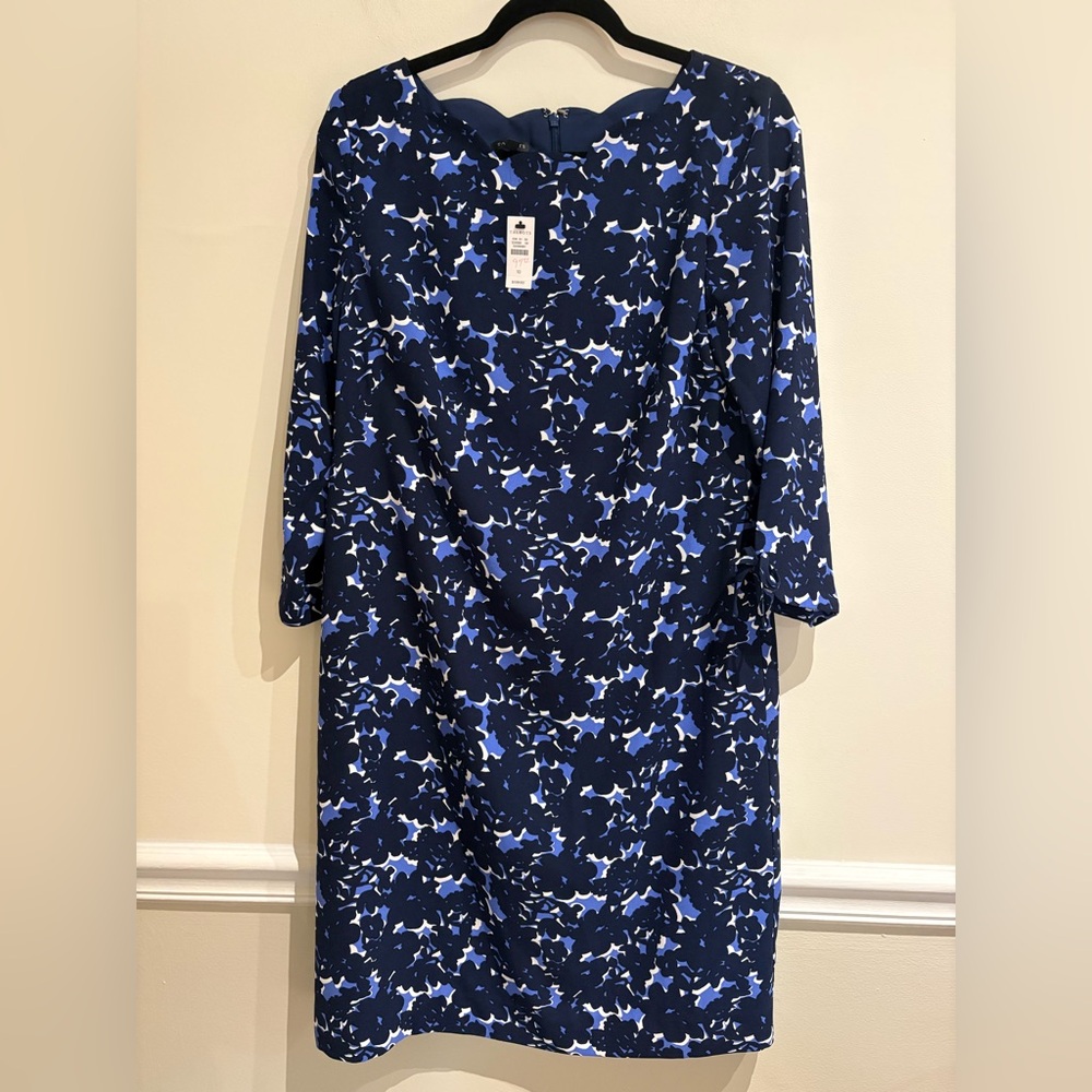 TALBOTS CREPE SHIFT DRESS FLORAL PRINT NAVY NWT Size 10 - Picture 3 of 7